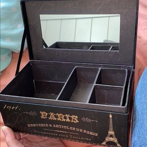 Jewelry or makeup box